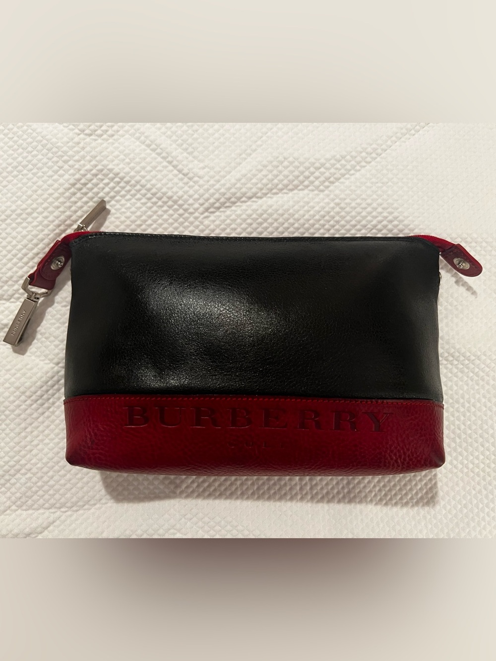 💚 Burberry Golf Golf Logo Leather Pouch Blocked Design Red/Black
Silver hardwar🩷